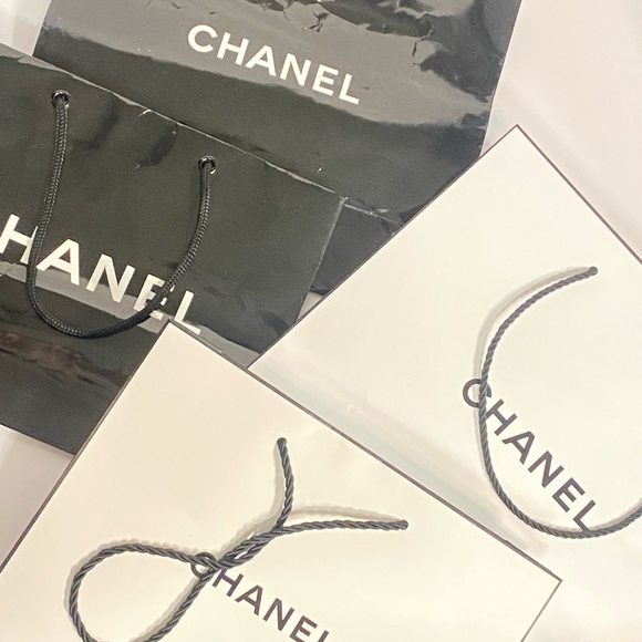CHANEL Monochrome Shopping Bags - Picture 5 of 5